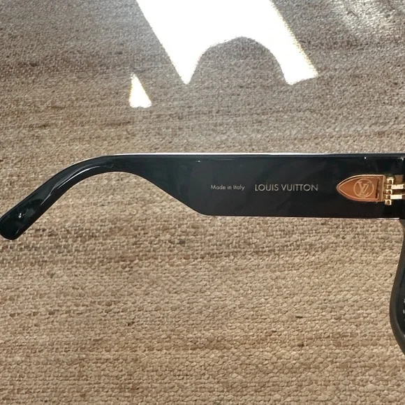 Louis Vuitton Black Sunglasses with Gold Accents - Picture 4 of 5